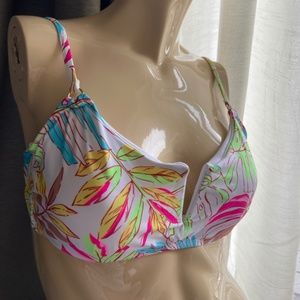 *NEW!* XL - No boundaries white, and patterned wired bikini top